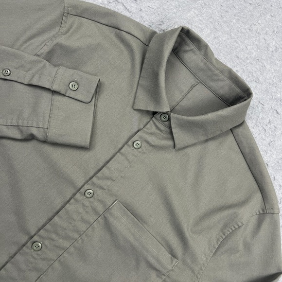lululemon athletica Other - Lululemon Shirt Mens Medium? Gray Commission Button Up Casual Pocket Performance